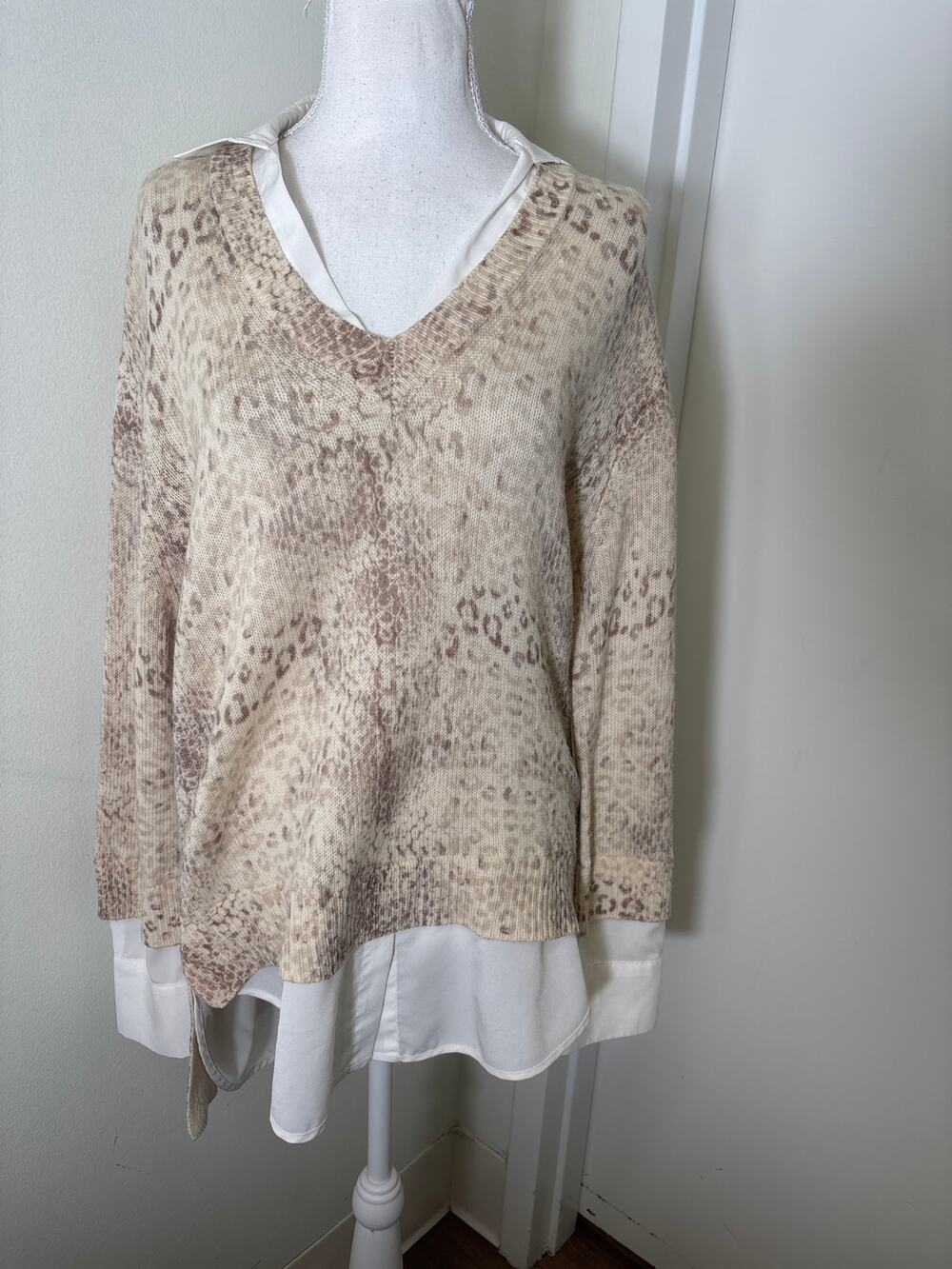 Brochu Walker Tan Animal Print Layered Long Sleeve Sweater Sz S